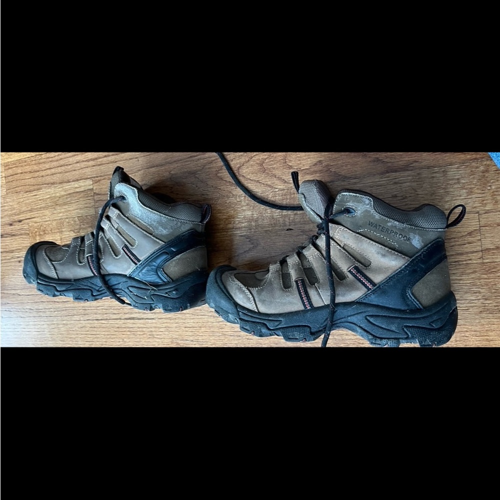 Alpine Design Hiking Boots - Picture 5 of 10